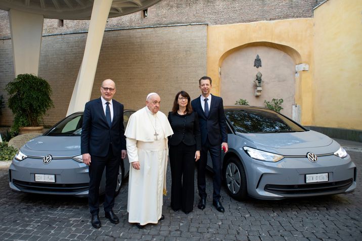 Elektromos Volkswagenek a pápai flottában